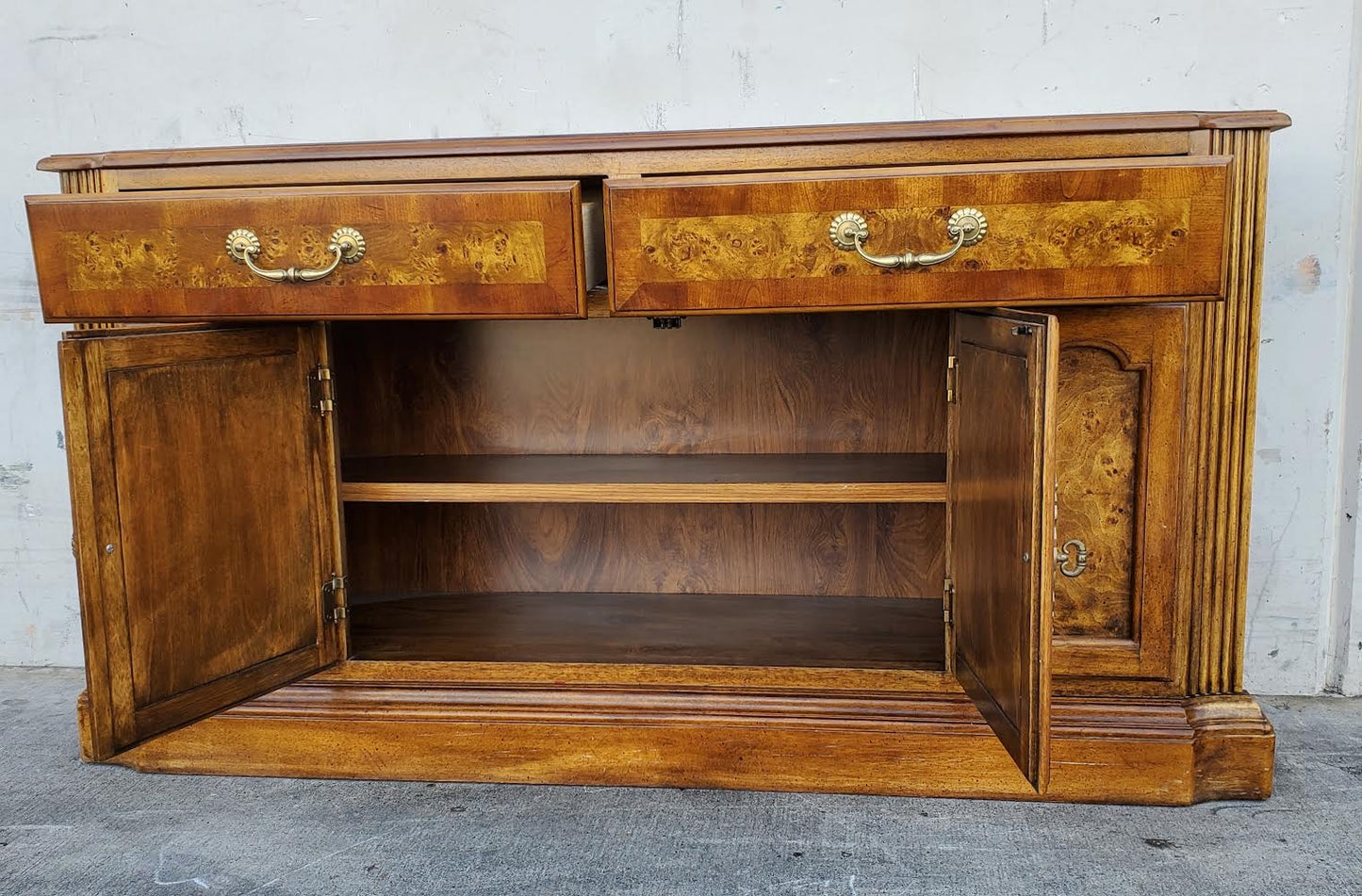 Buffet/sideboard cabinet