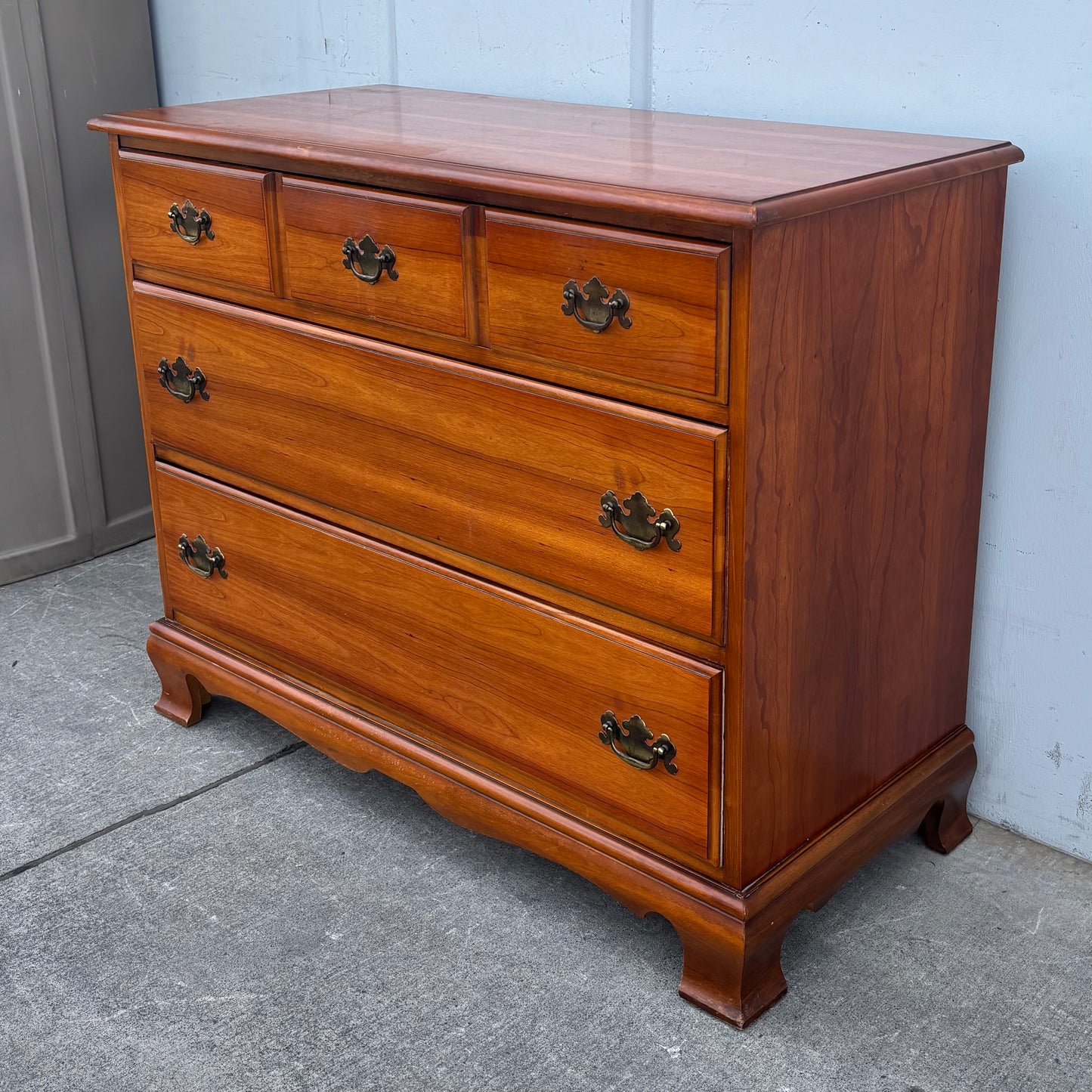Dresser / sideboard storage cabinet