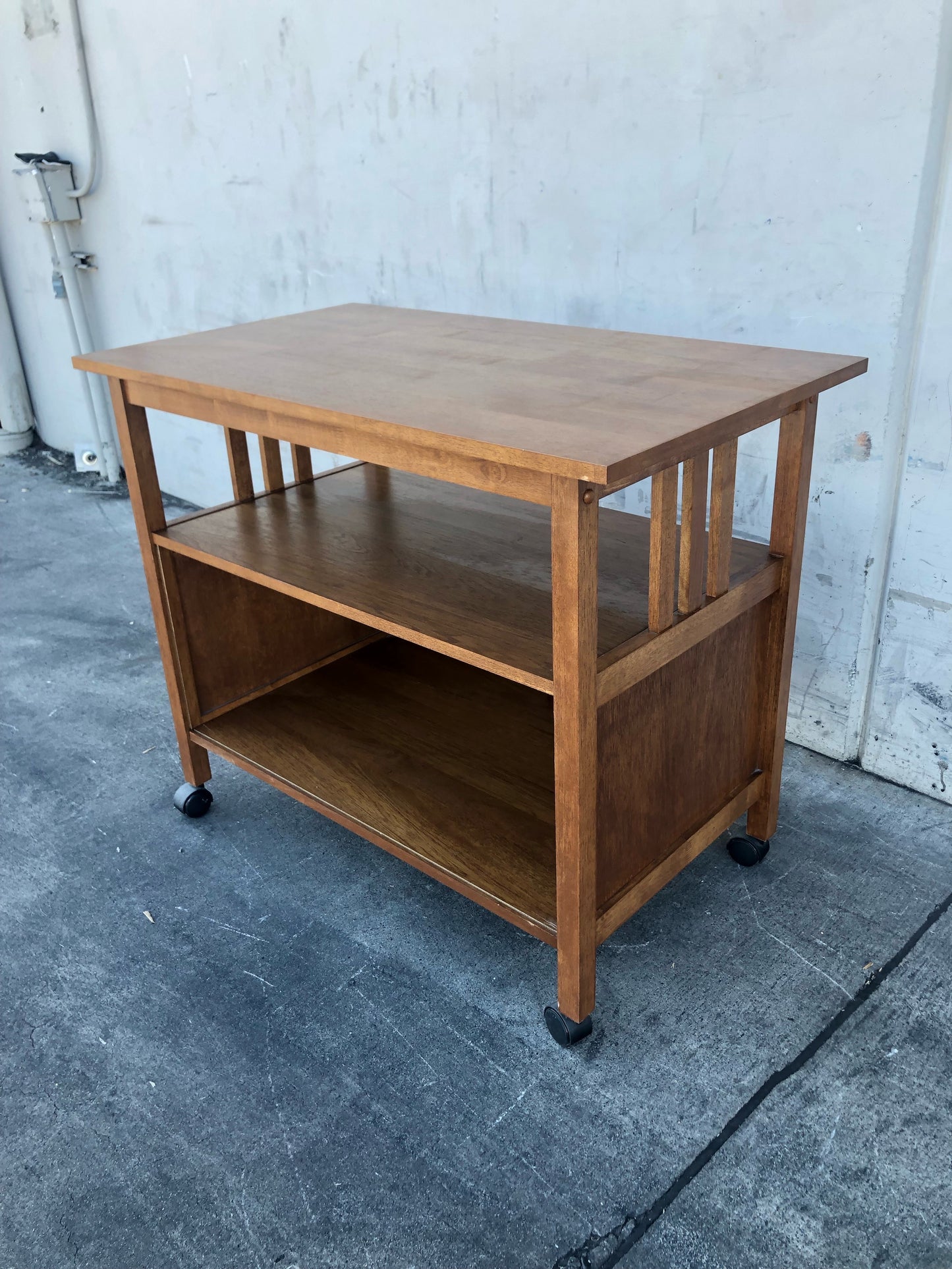 end/side table on wheels