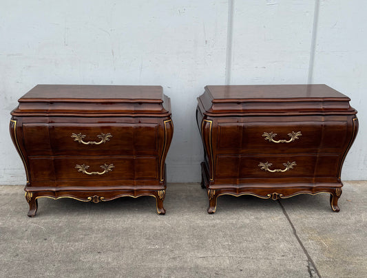 Karges Dark wood (2) nightstands / chest of drawers