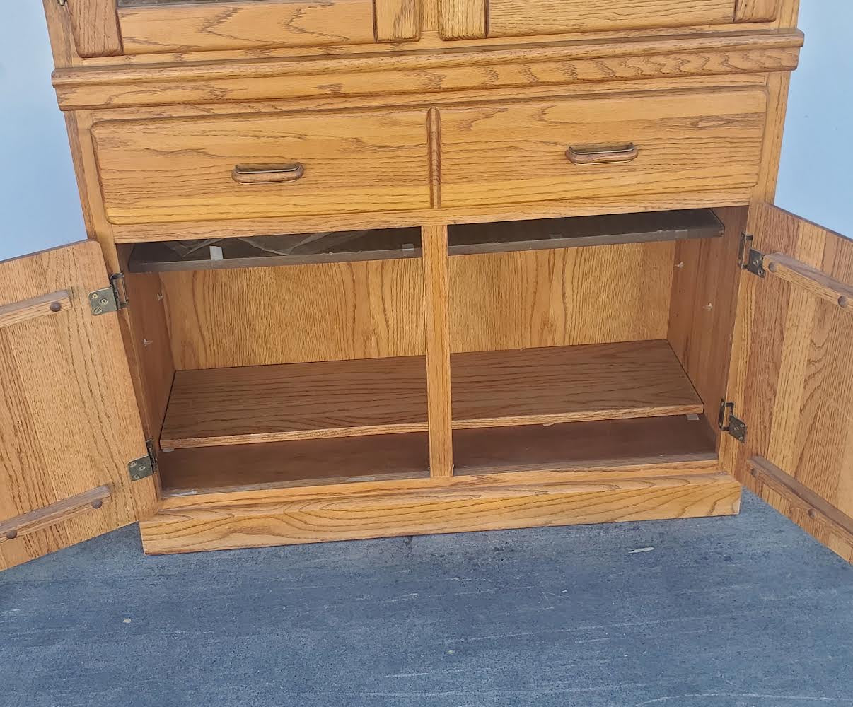 light wood/honey China display cabinet