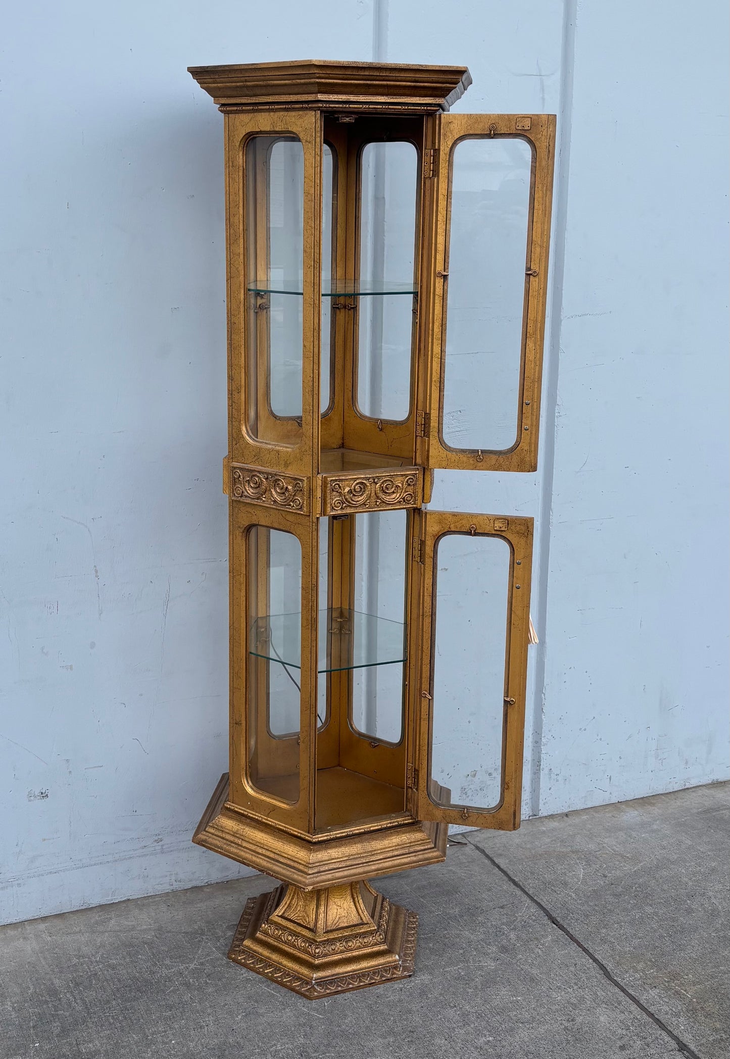 Curio display cabinet antique/ vintage