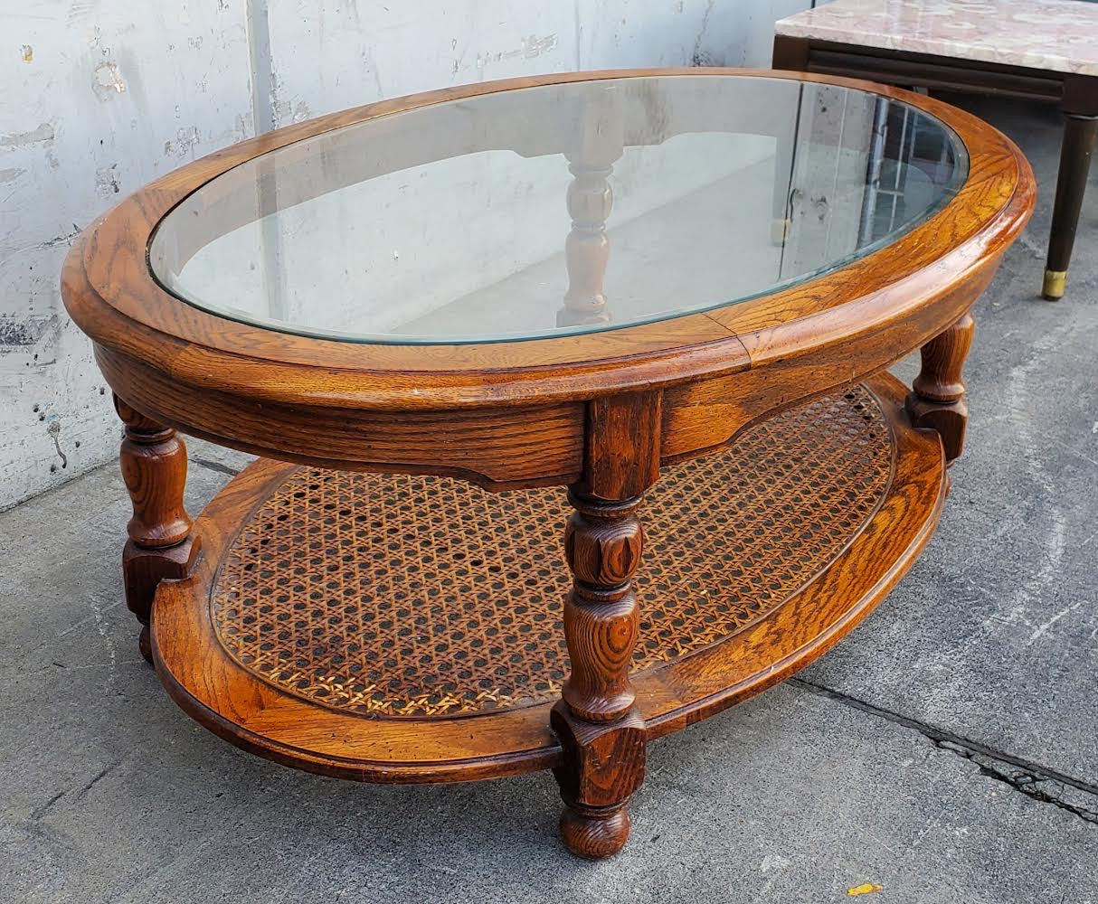 Hammary oval/round 2-tier coffee table glass top, rattan/wicker bottom