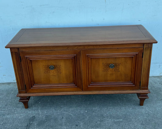Sideboard/ buffet/ cabinet