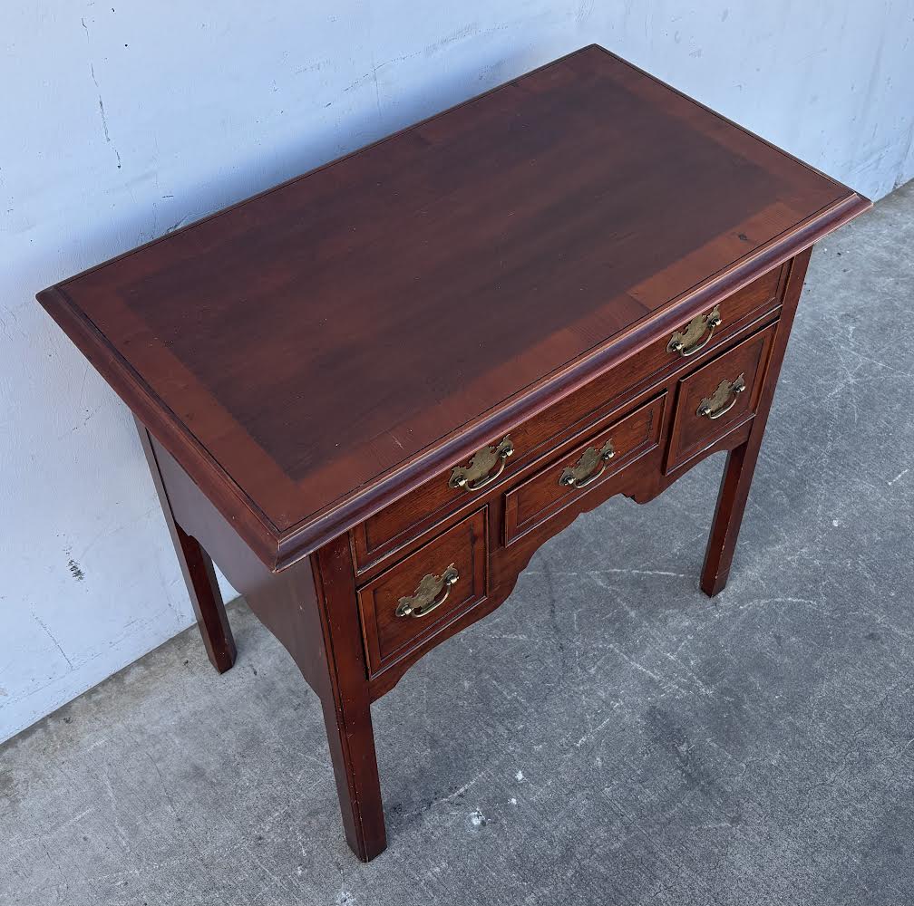 Hekman Furniture Georgian Style Banded Mahogany Lowboy Entryway Table