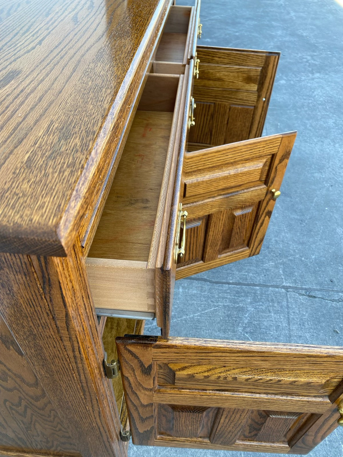 Buffet/ sideboard oak cabinet antique/ vintage