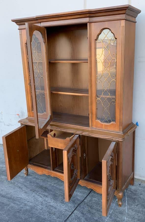 Display cabinet China hutch French provincial style