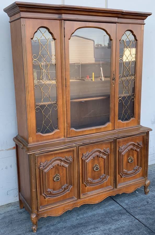 Display cabinet China hutch French provincial style