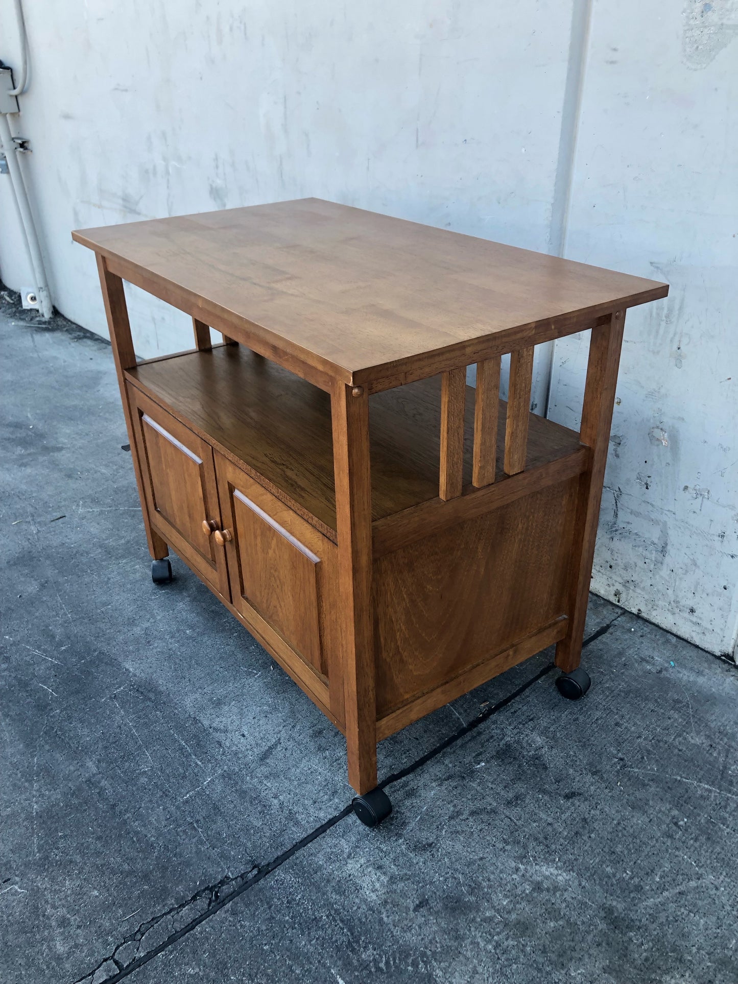 end/side table on wheels