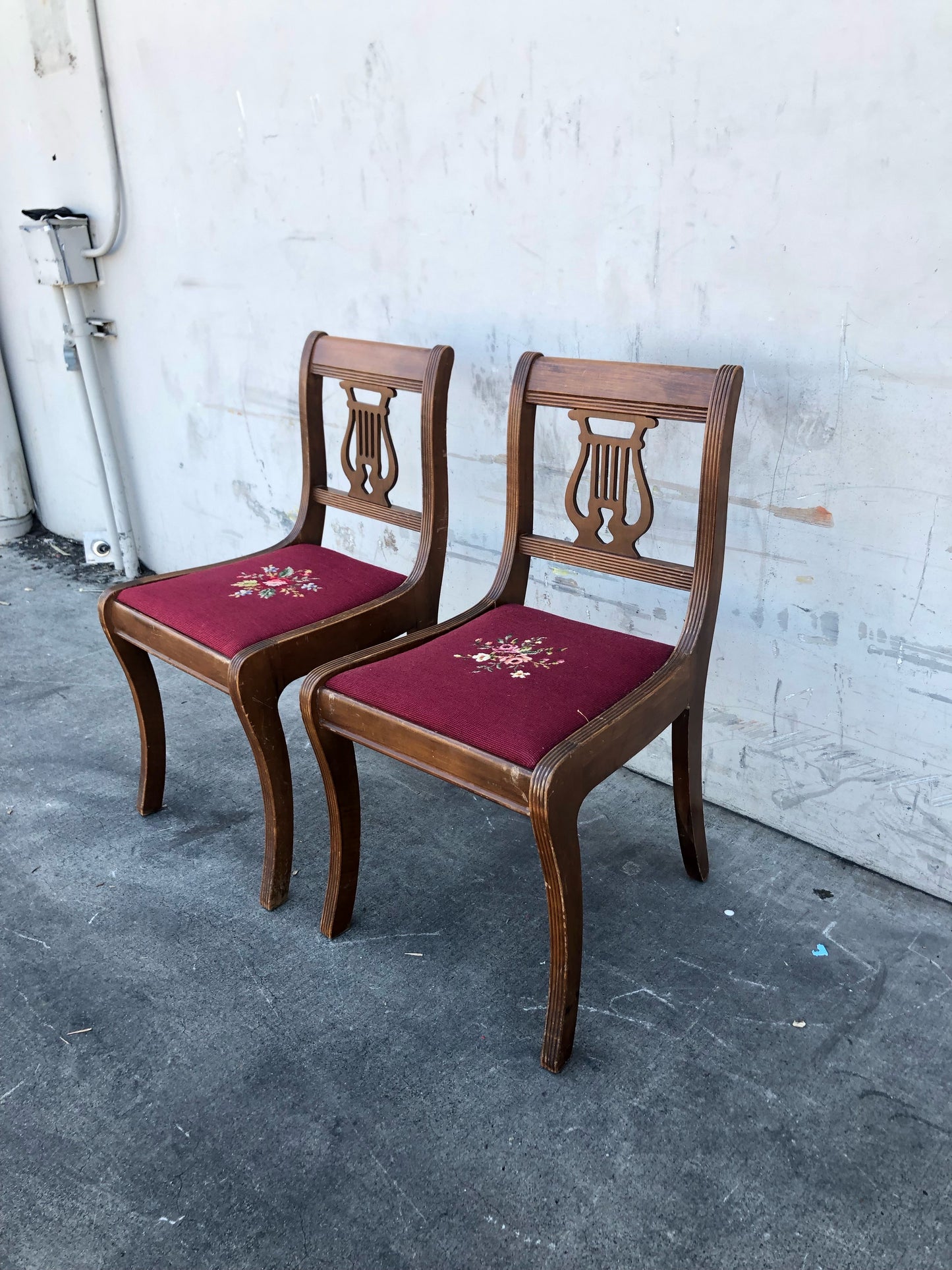 Lexington 2 red floral cushion side dining chairs and stool