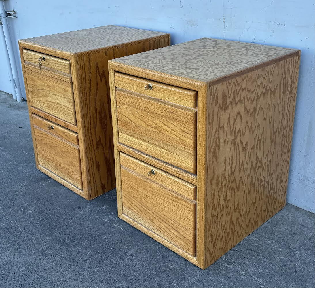 Light wood (2) file cabinets with key
