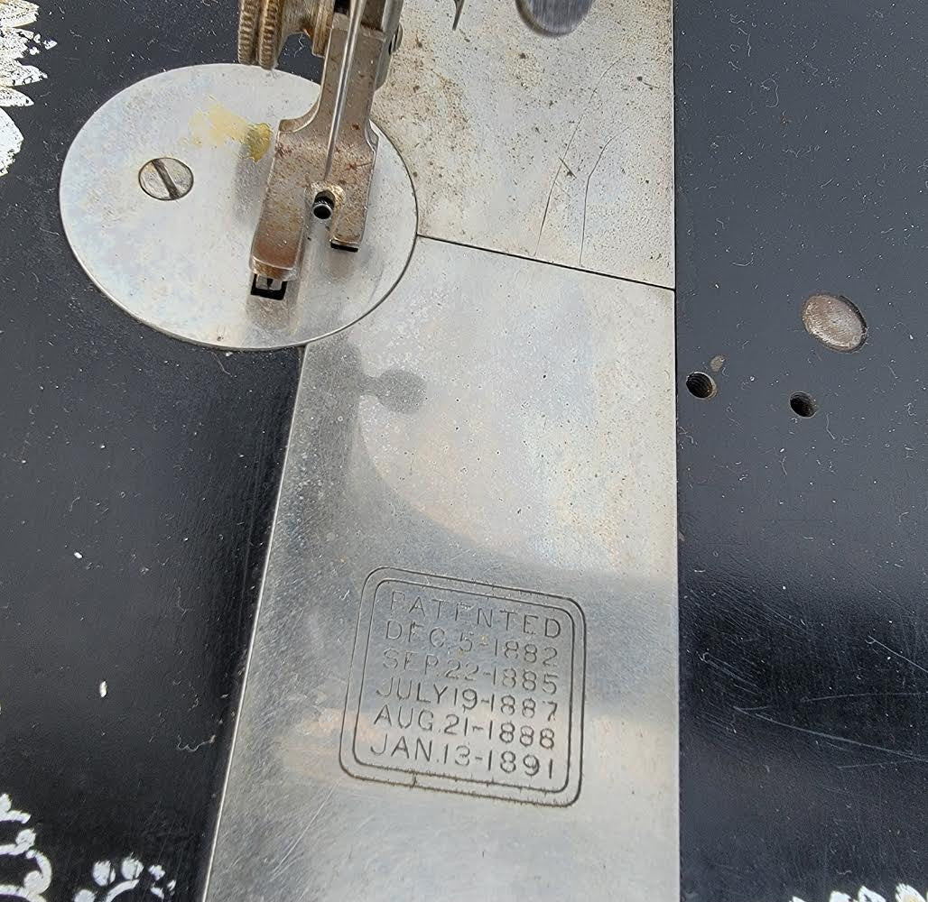 antique/ vintage singer sewing machine
