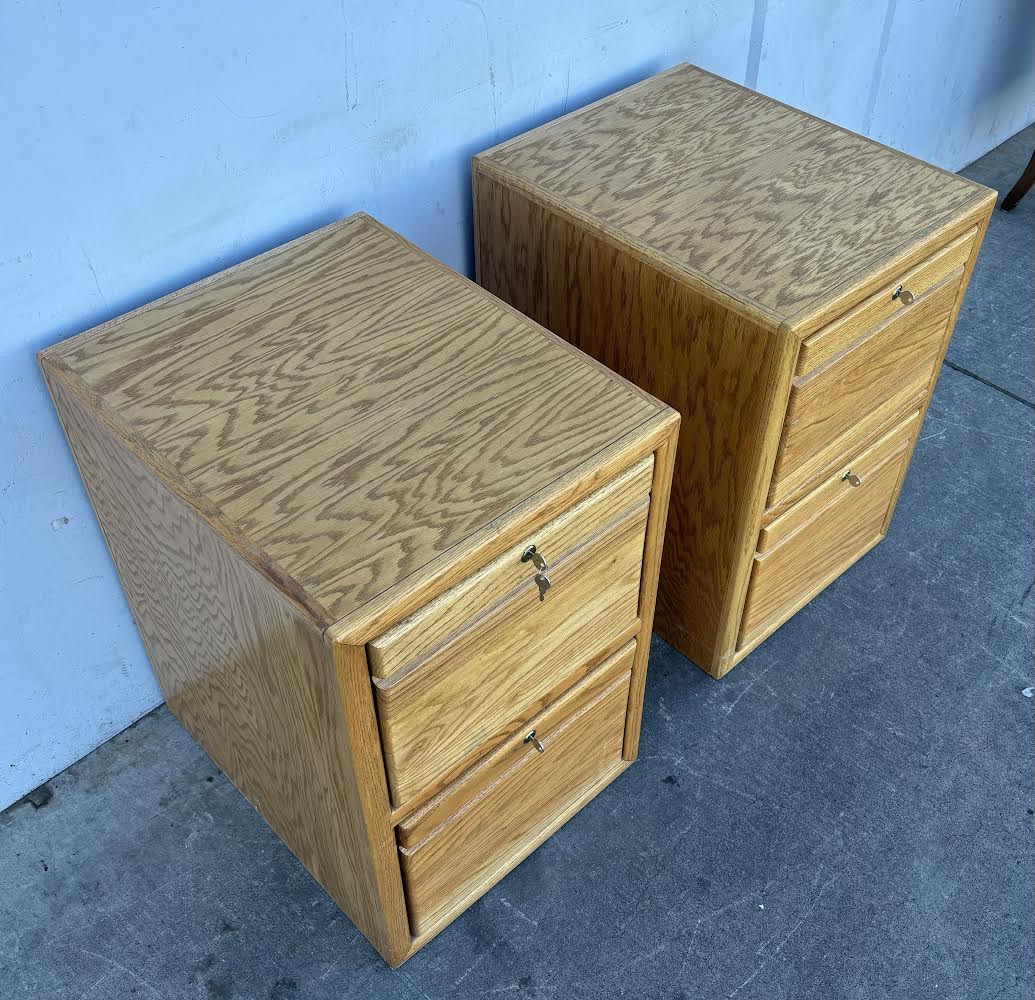 Light wood (2) file cabinets with key