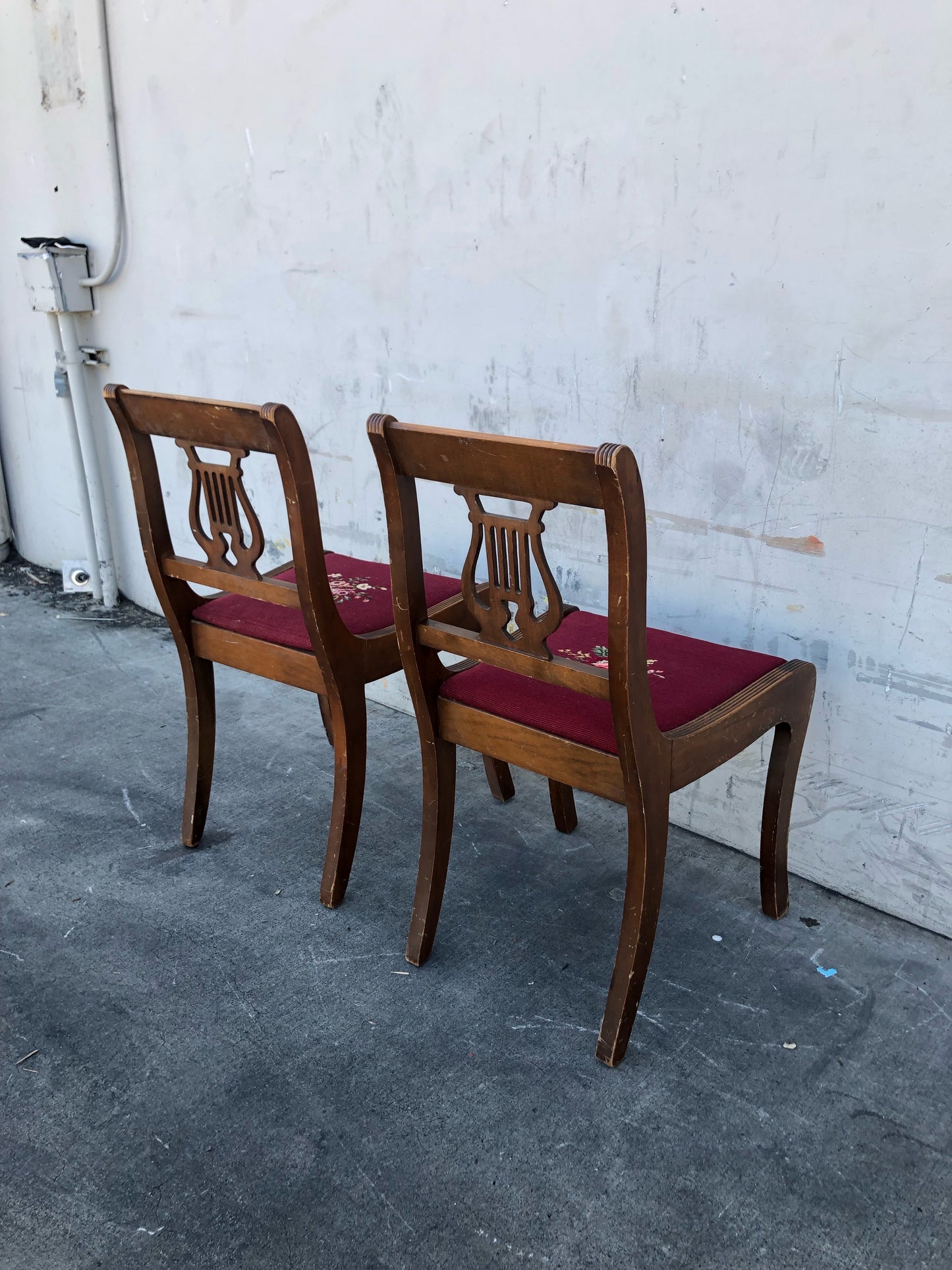 Lexington 2 red floral cushion side dining chairs and stool