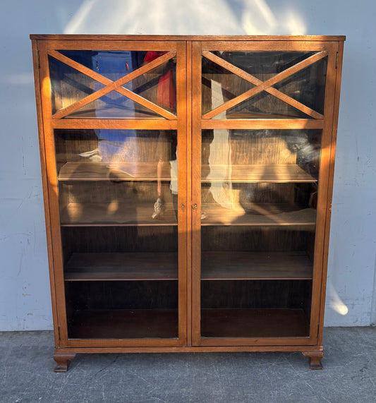 Display cabinet bookcase/shelf