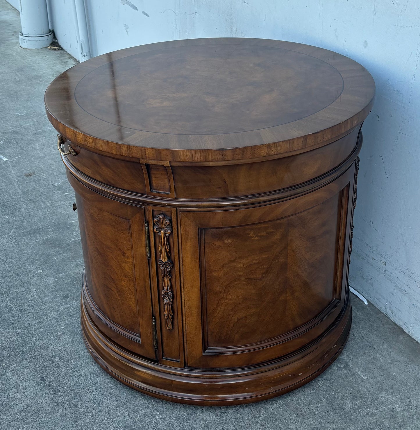 Karges round end/ side table cabinet