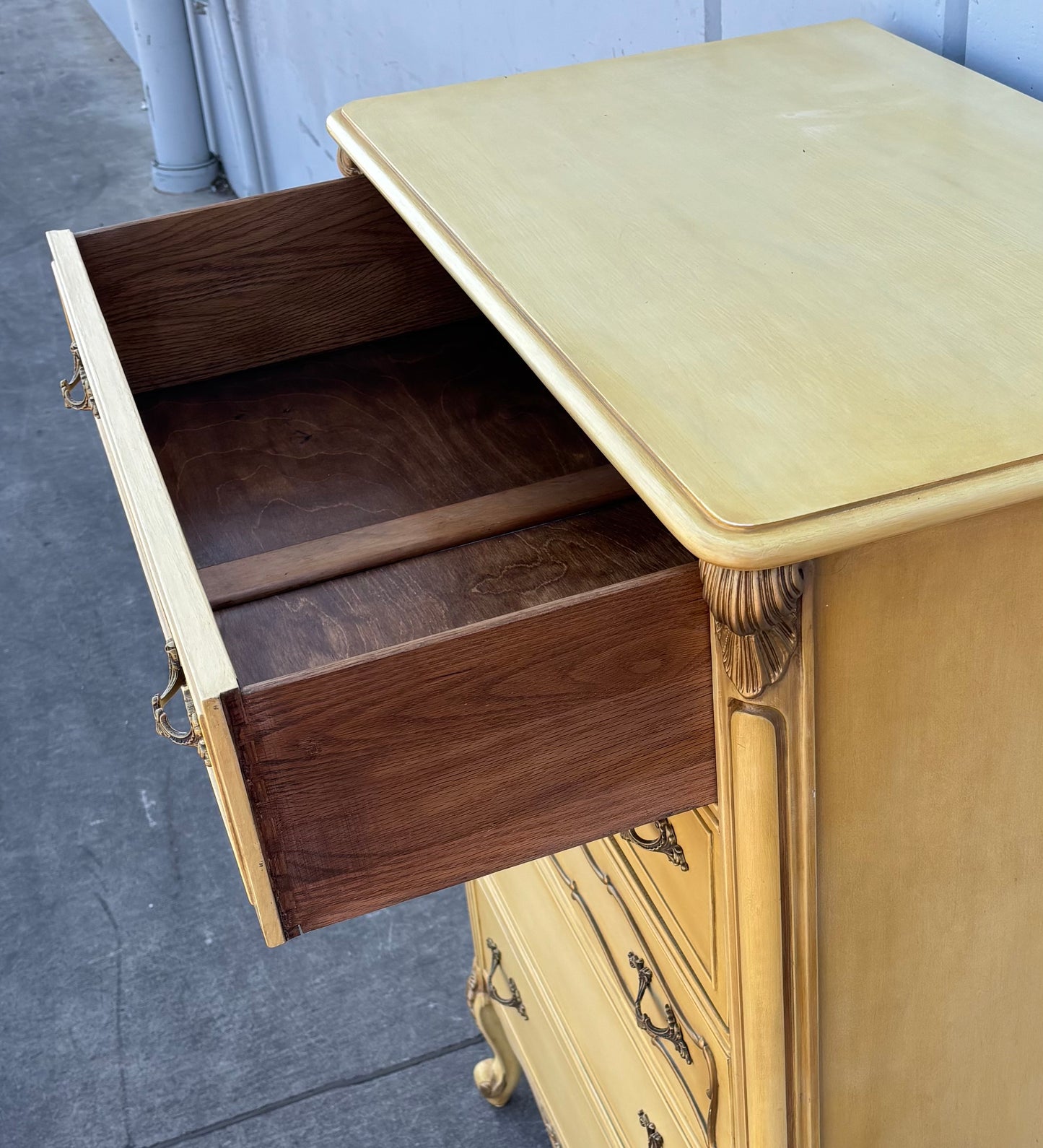 Off-white French style 5 drawer front chest
