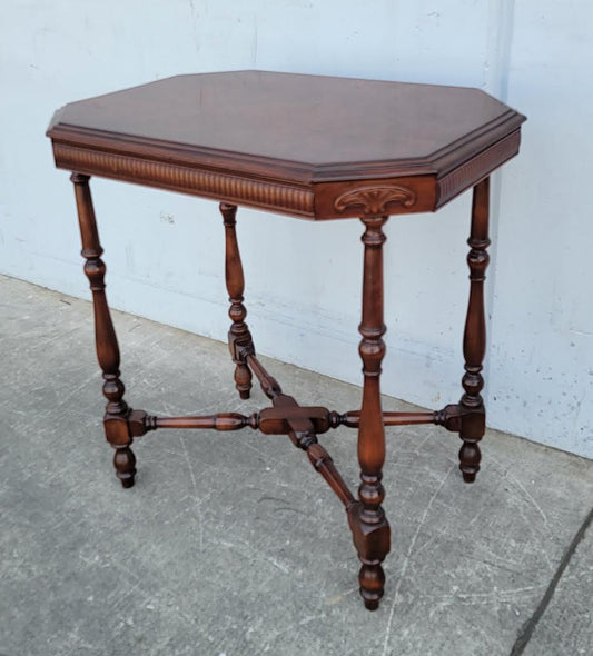Kiel furniture co. end/side parlor table