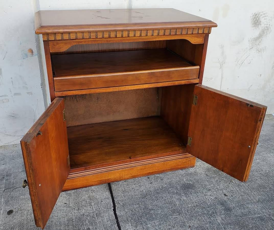 End/side table cabinet/nightstand with pull out shelf