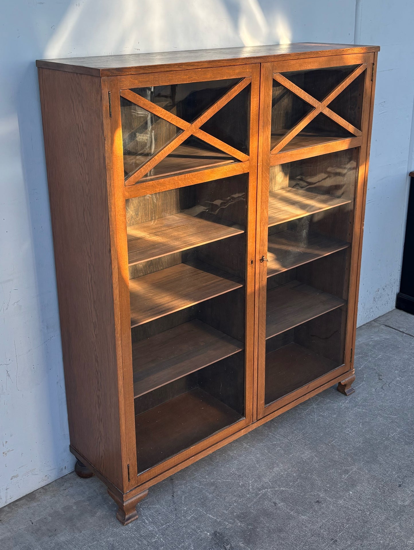 Display cabinet bookcase/shelf