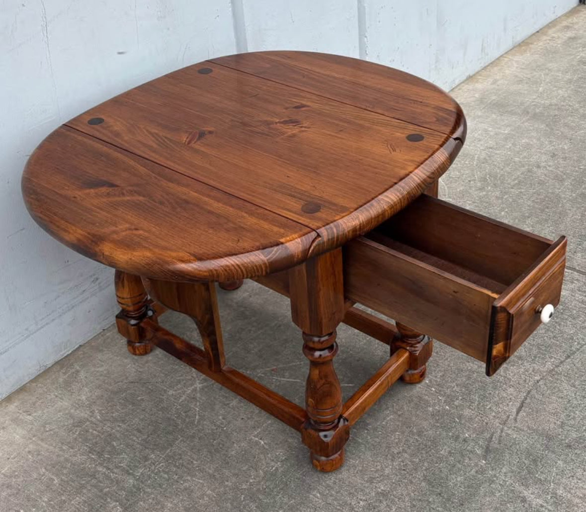 Early 20th Century Low Oak Drop-Leaf Side Table