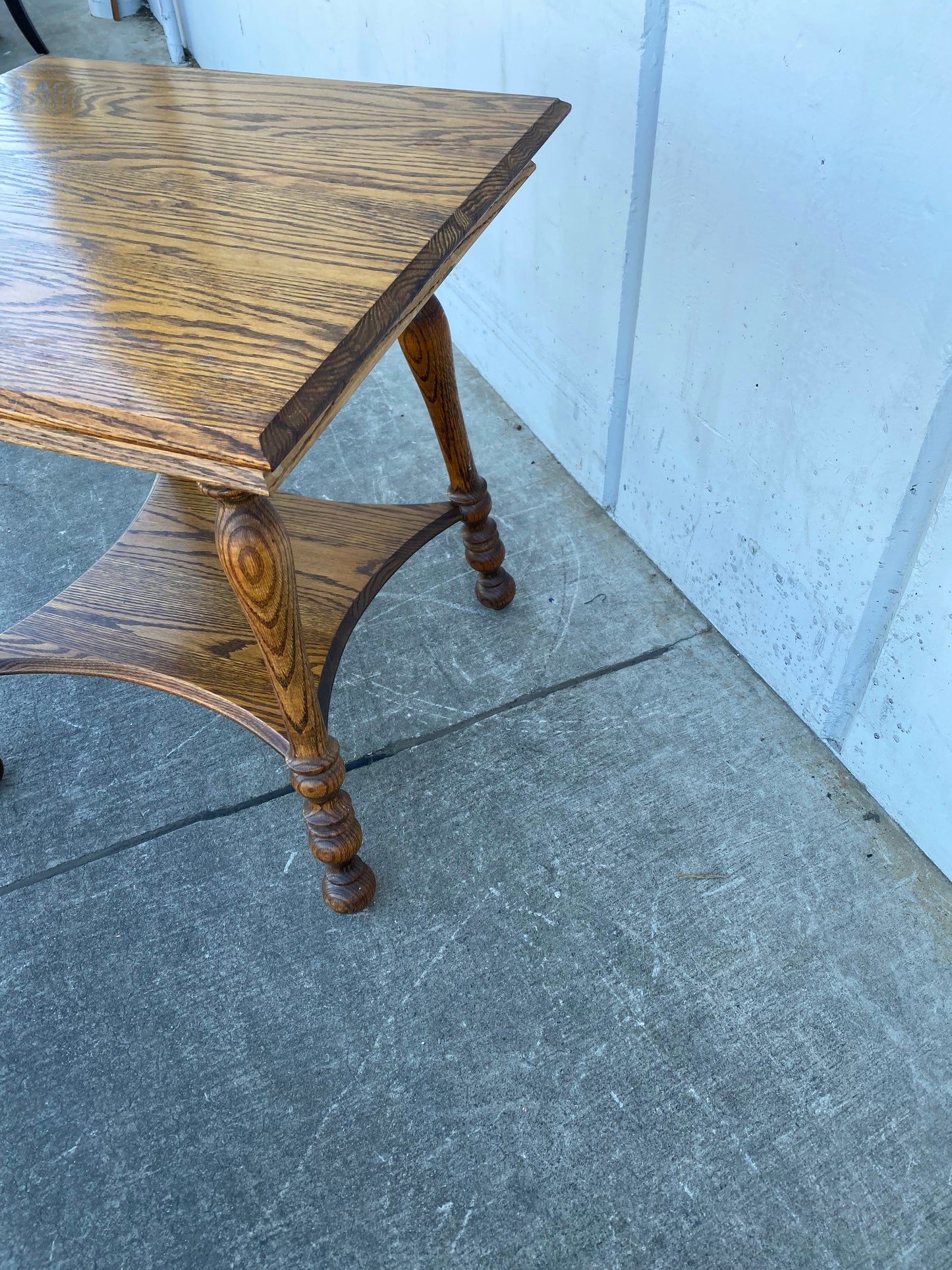 Kitchen/ dining table tiger oak style