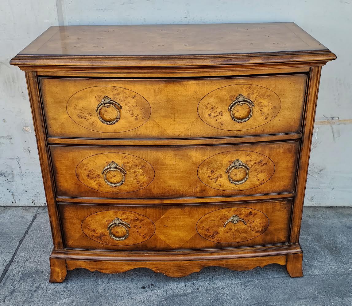 vintage dresser/commode/ chest of drawers