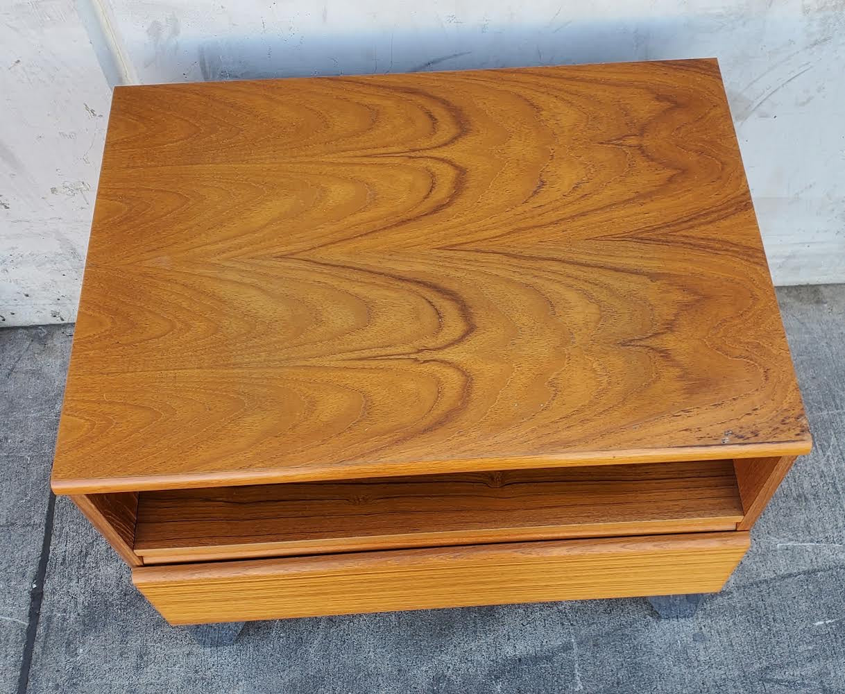 mid century modern nightstand/end/side table