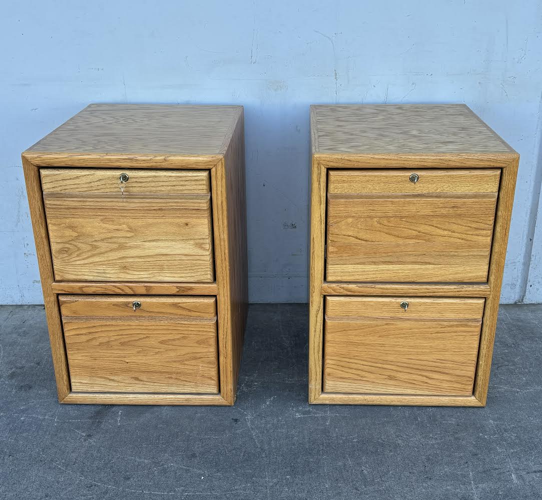 Light wood (2) file cabinets with key