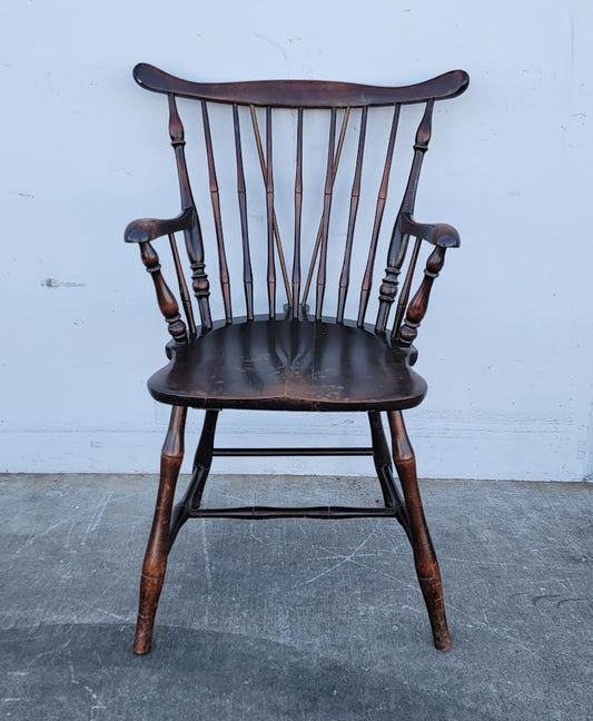 Windsor style chair/ armchair antique/ vintage