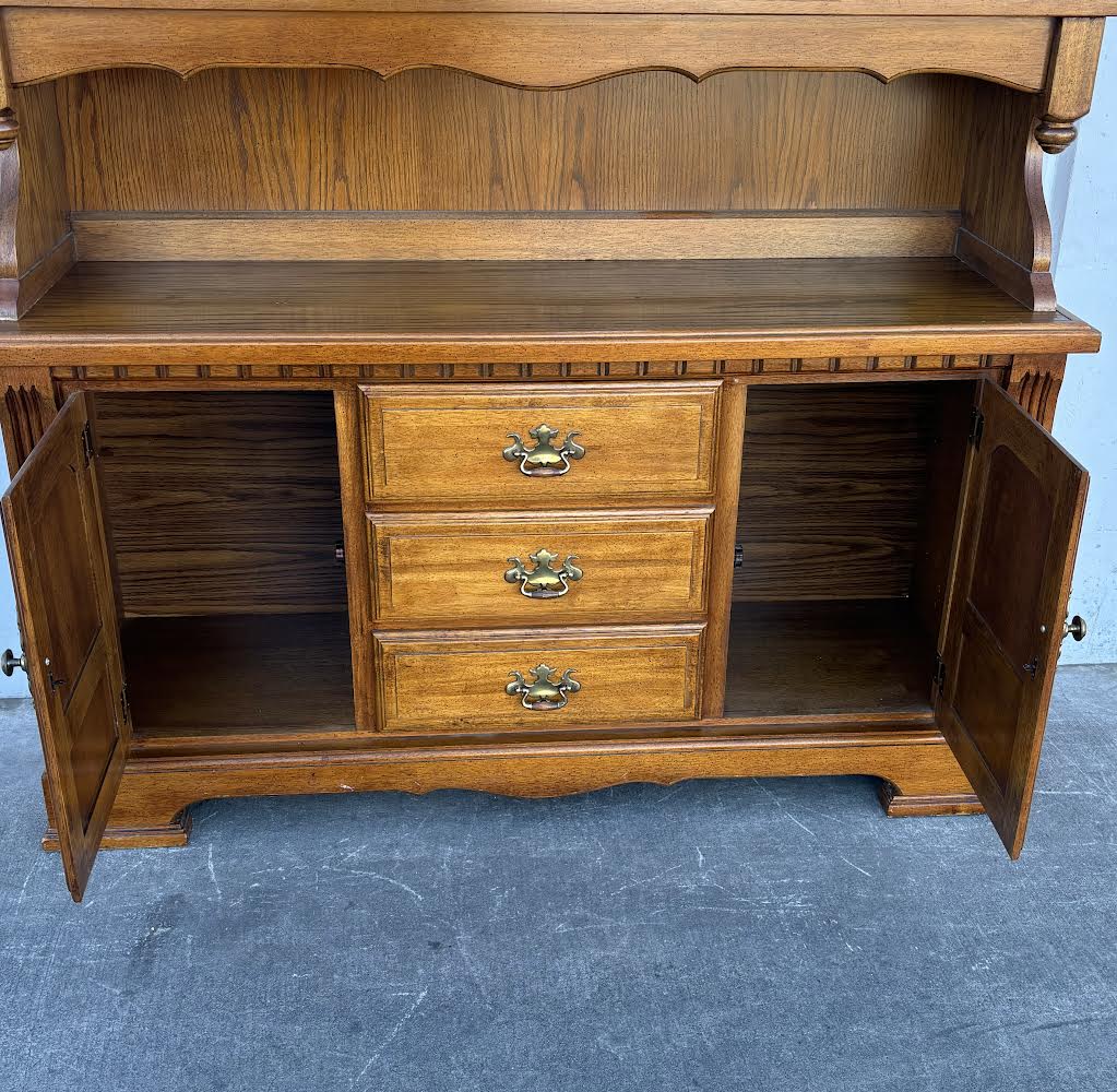 Dark Wood Hutch/China Cabinet