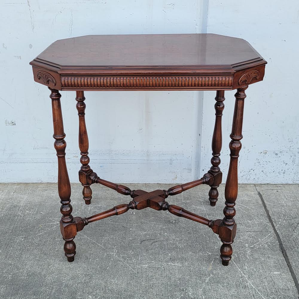 Kiel furniture co. end/side parlor table