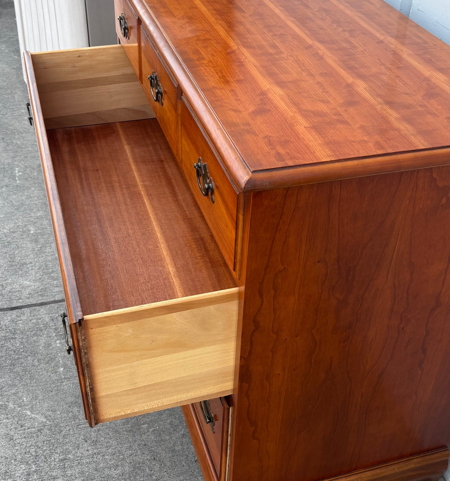 Dresser / sideboard storage cabinet