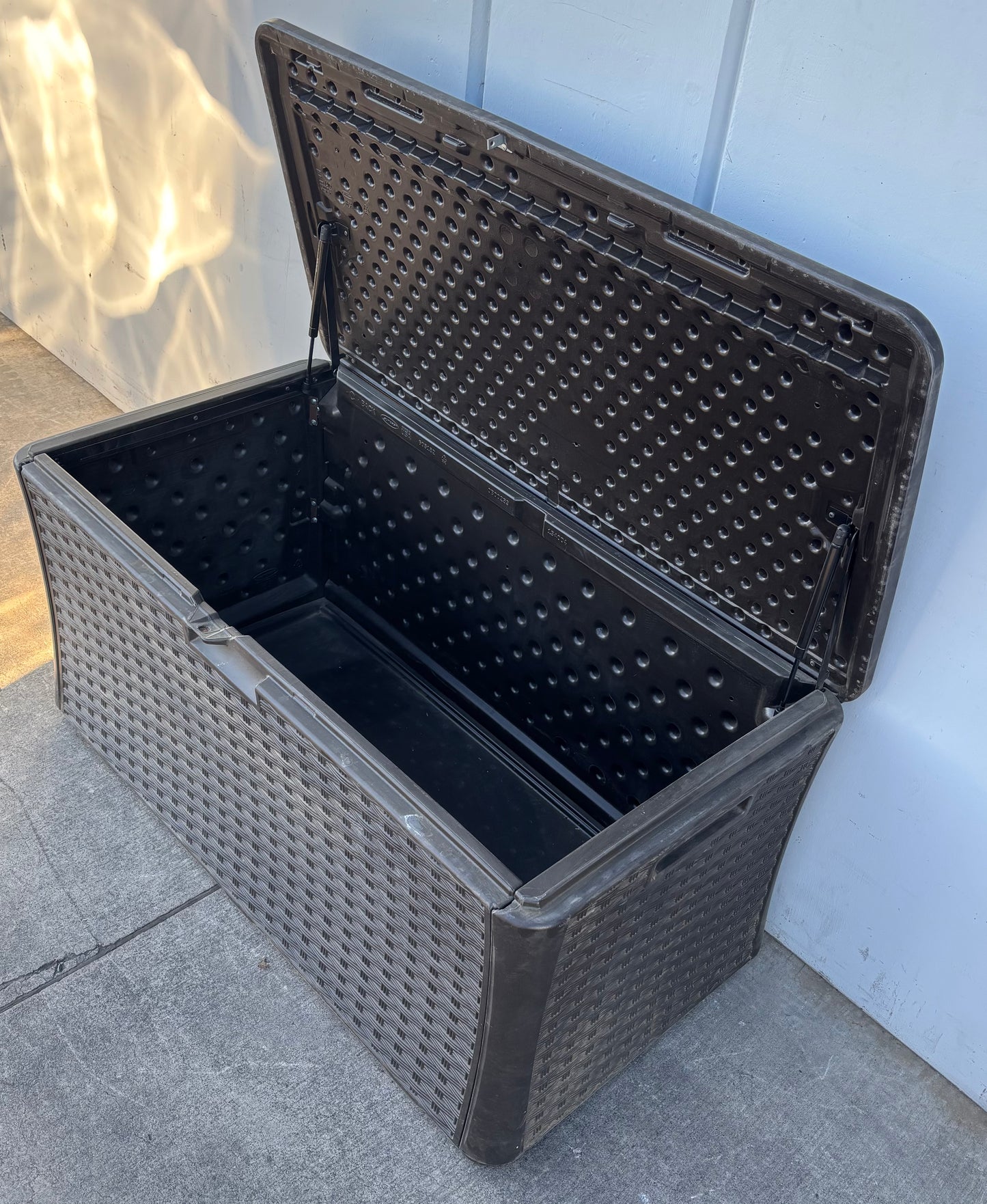 Suncast plastic outdoor/patio storage box