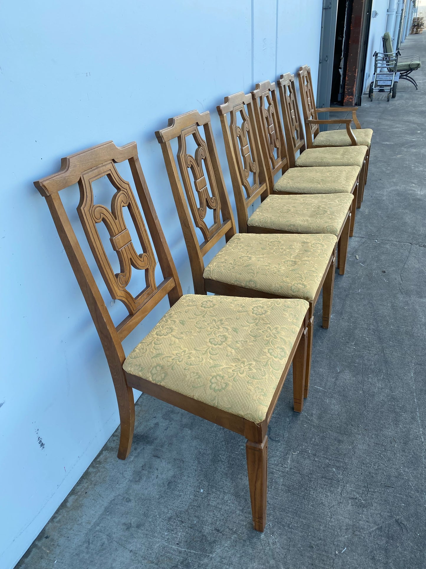 dining chairs (6) (1 armchair) antique/ vintage