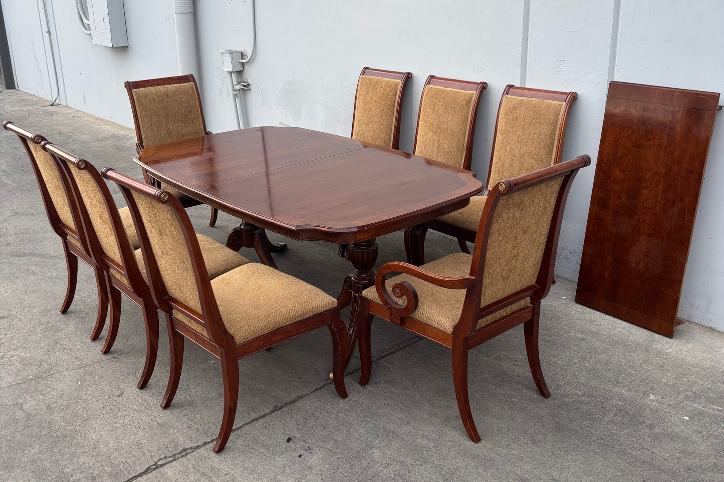 Ethan Allen dining set table with 8 chairs and leaf