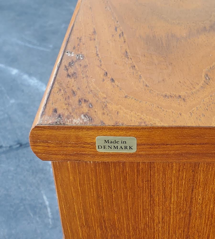 mid century modern nightstand/end/side table
