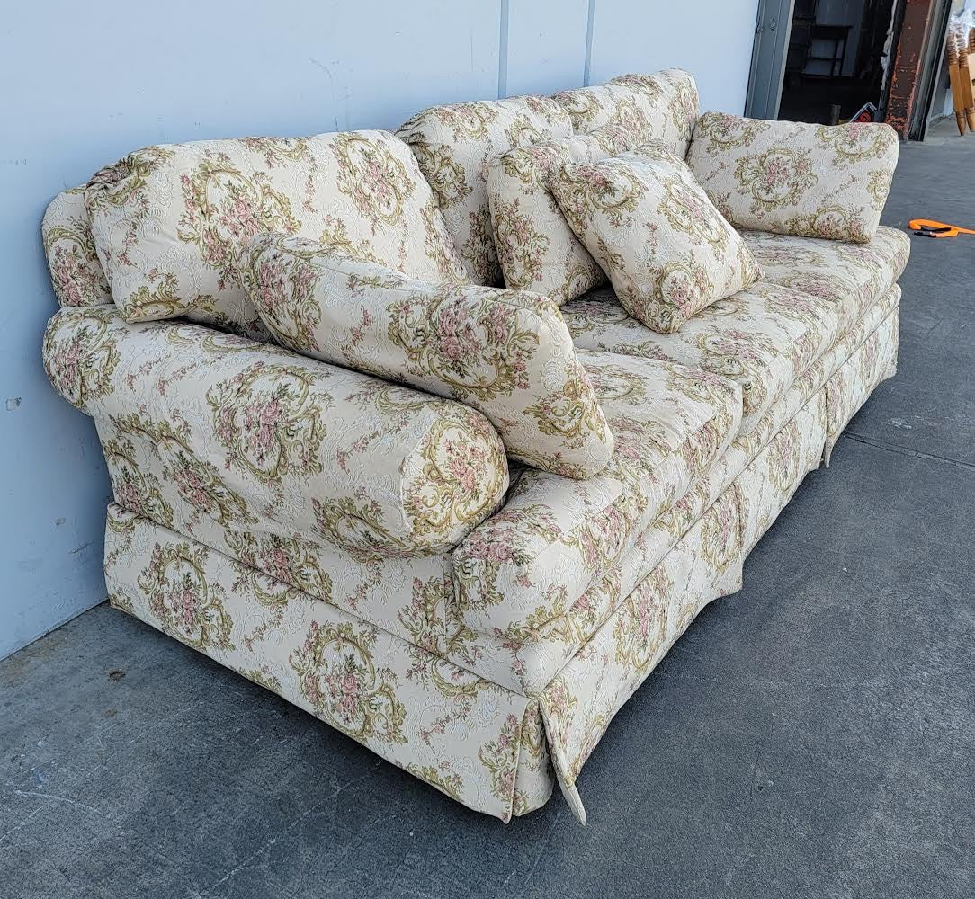 Floral couch / sofa settee vintage