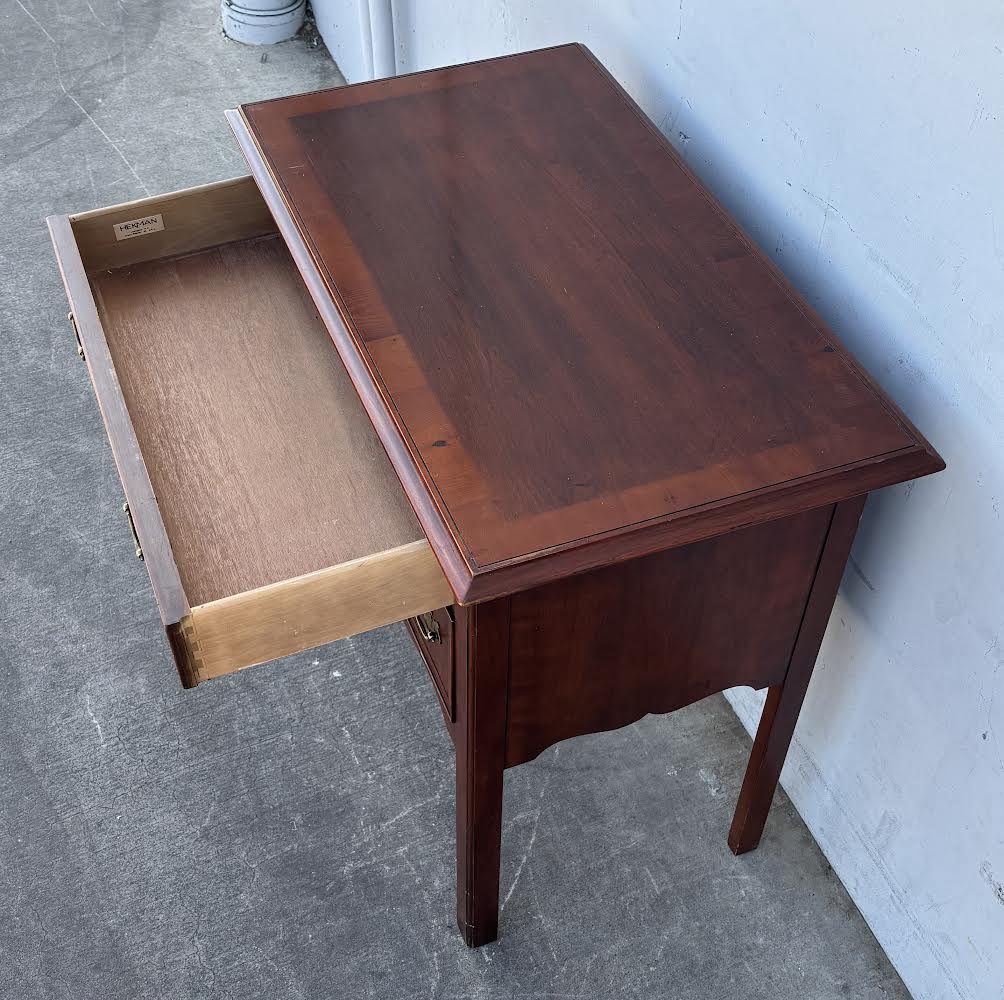 Hekman Furniture Georgian Style Banded Mahogany Lowboy Entryway Table