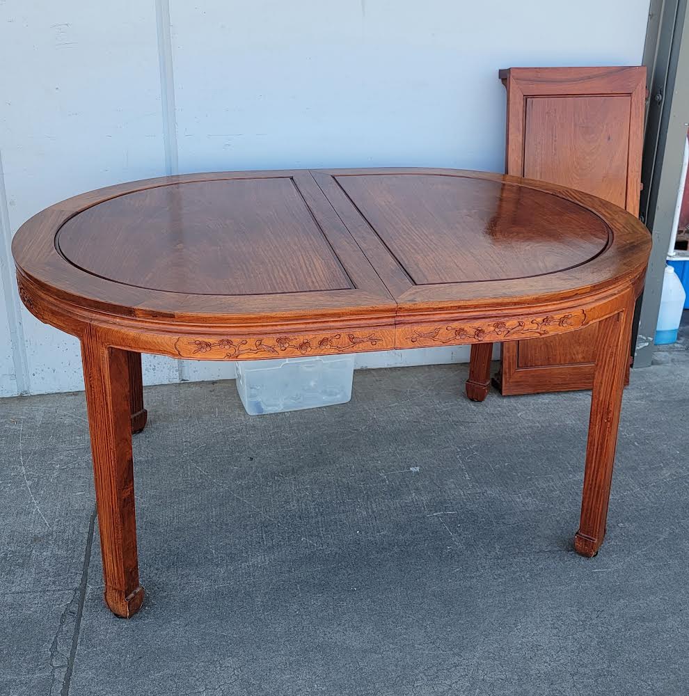 Round dining table with leaf