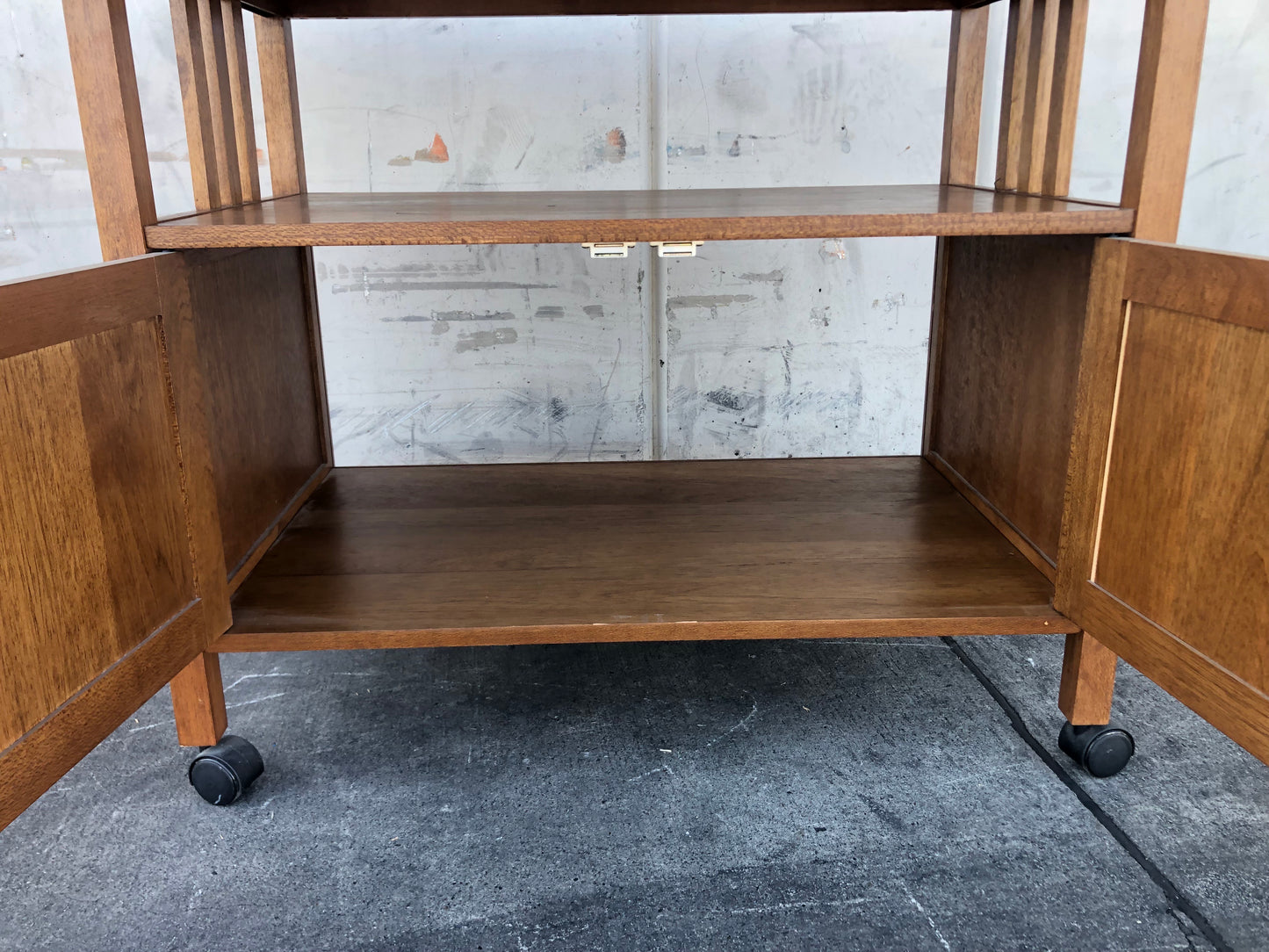 end/side table on wheels