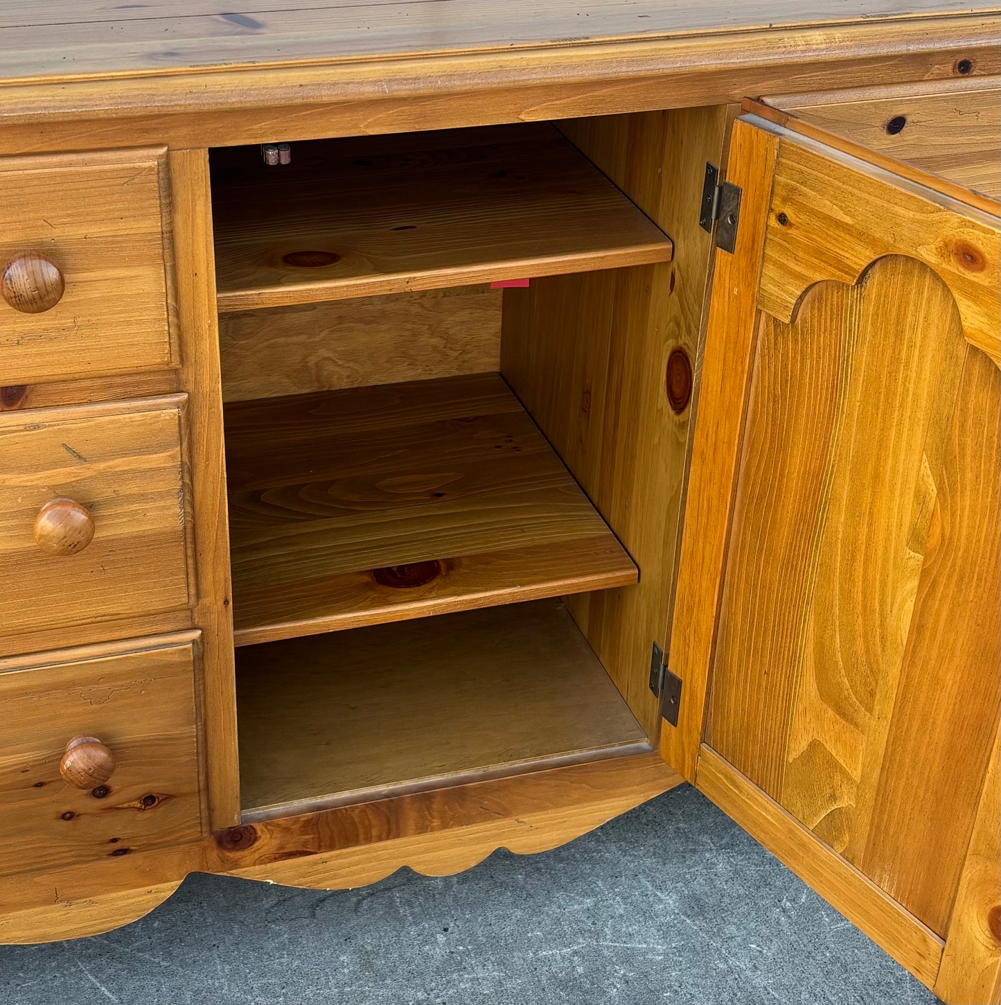 Ethan Allen dresser sideboard/ buffet credenza