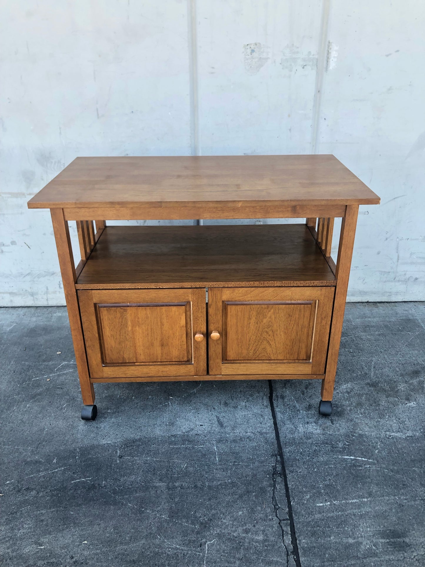 end/side table on wheels
