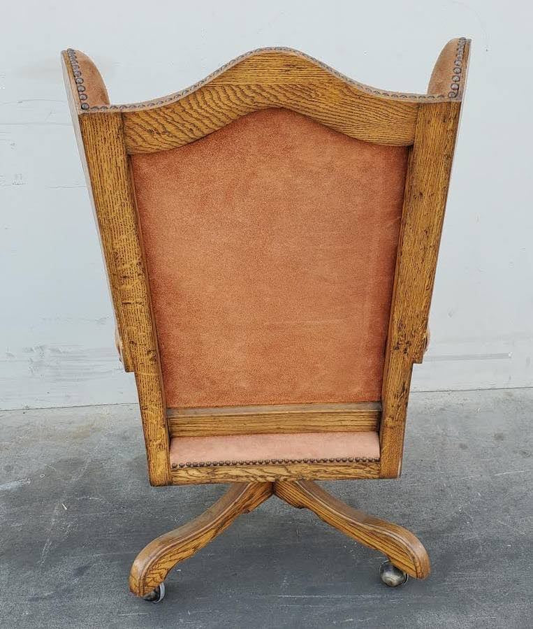 Brown computer/office chair on wheels antique/vintage