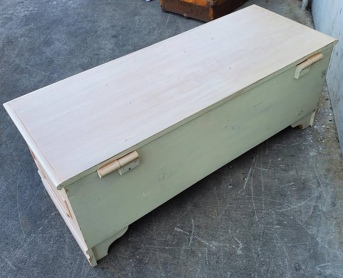 Lifetime cedar blanket chest/trunk with keys
