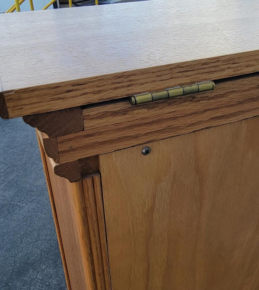 light wood small / short bookcase/ bookshelf with lid/top compartment