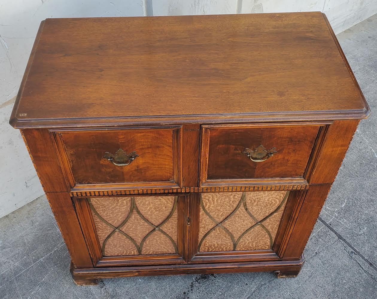 antique/vintage rca victor record player and radio cabinet for display