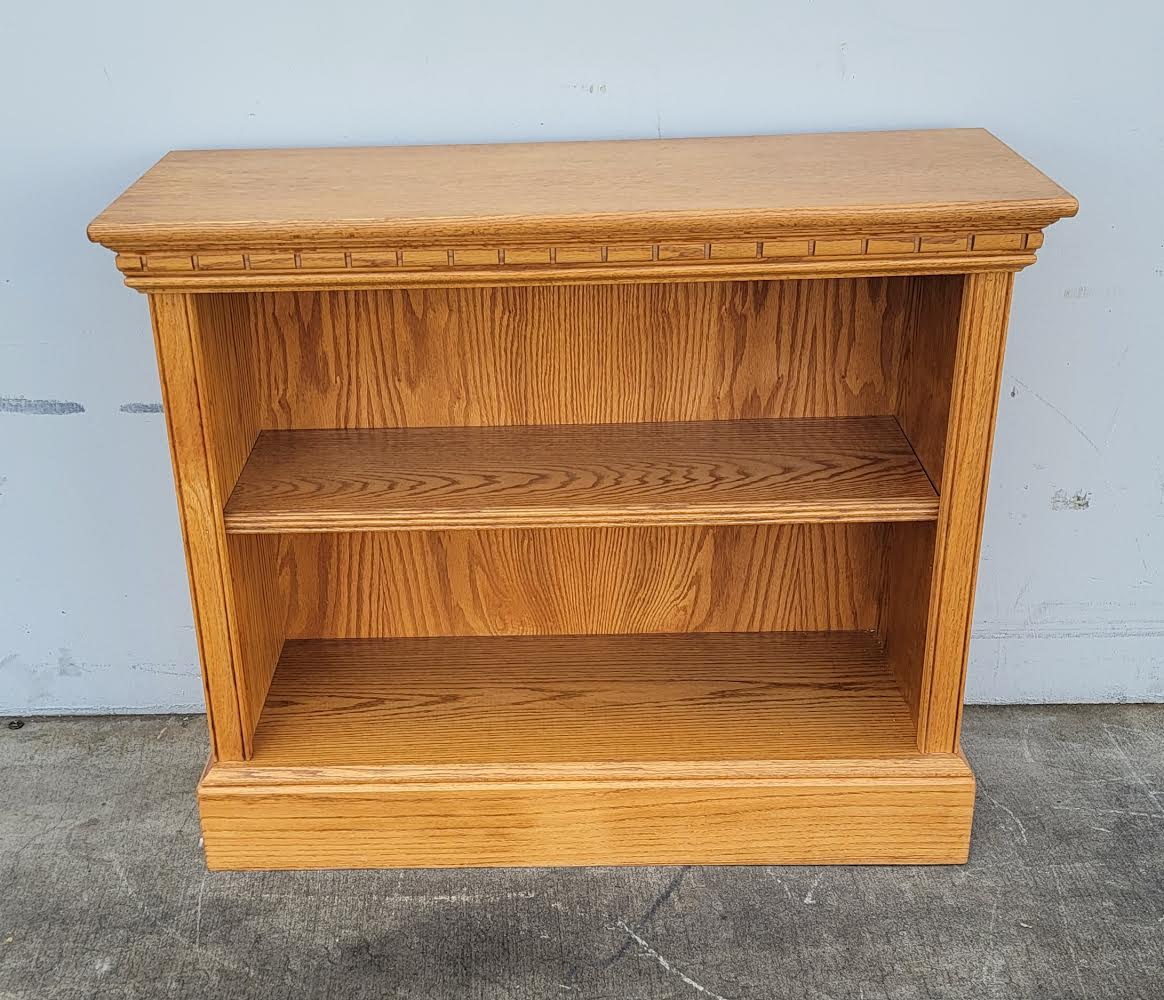 light wood small / short bookcase/ bookshelf with lid/top compartment
