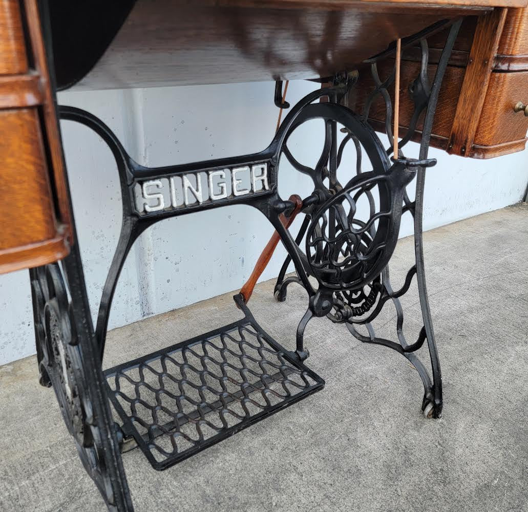 antique/ vintage singer sewing machine