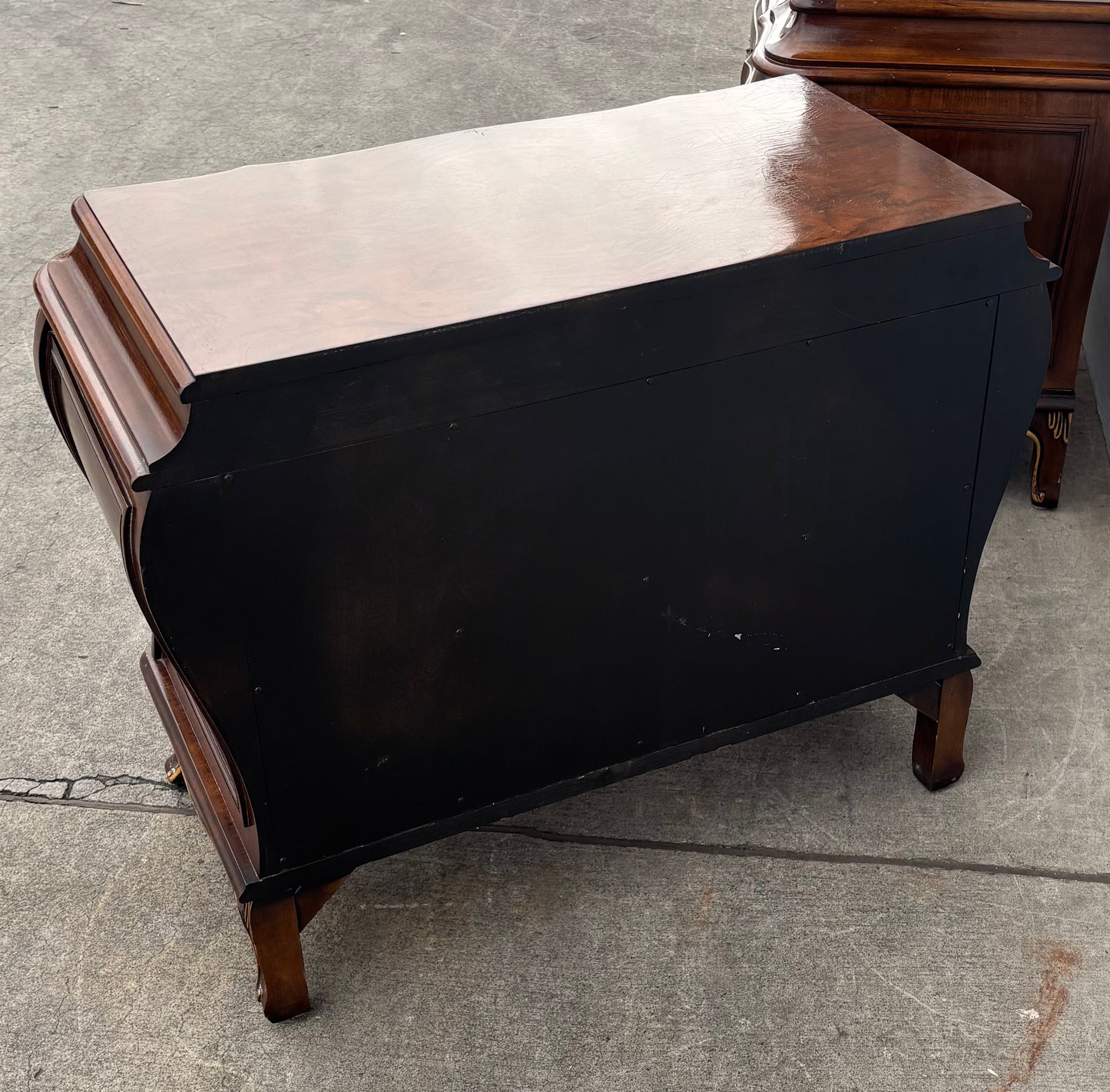 Karges Dark wood (2) nightstands / chest of drawers